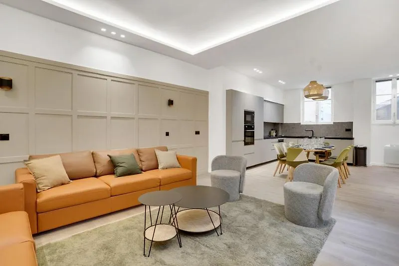 190 Fontaine - Superb In Paris. Appartamento *