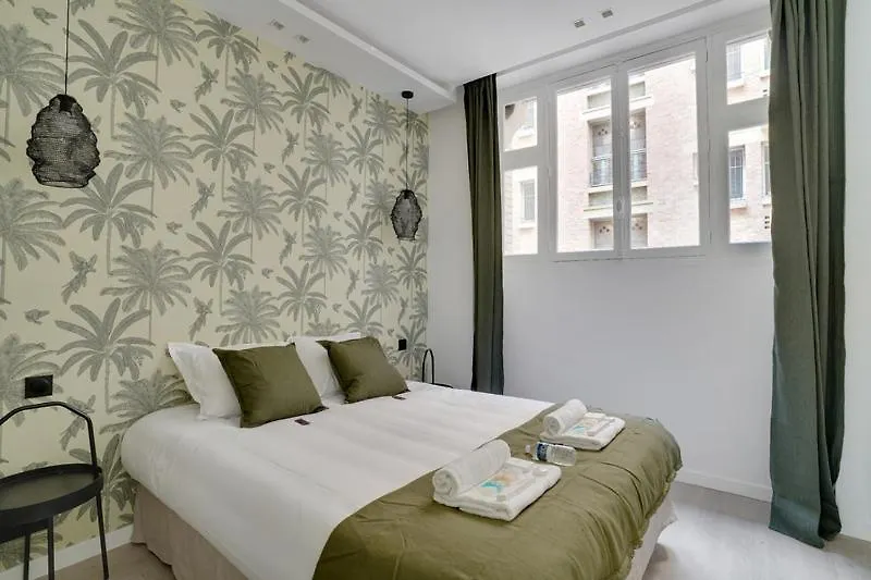 190 Fontaine - Superb In Paris. Appartamento