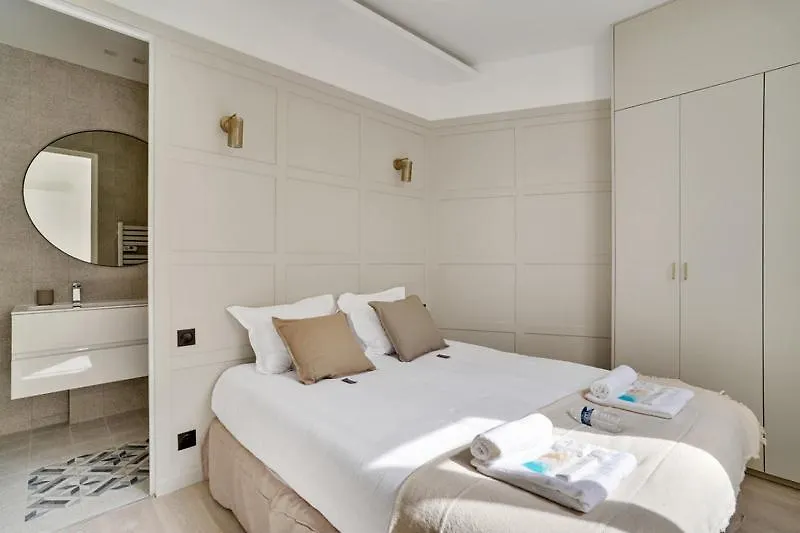 190 Fontaine - Superb In Paris. 파리