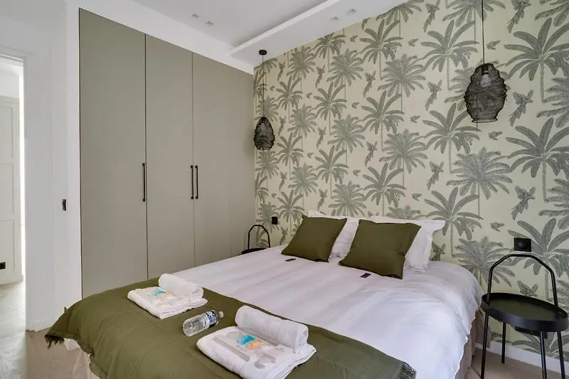Apartment 190 Fontaine - Superb In Paris.